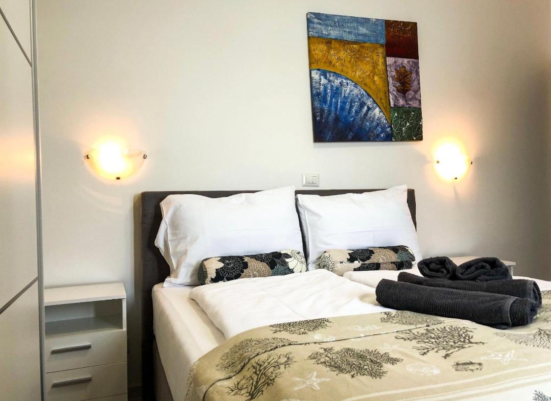 Seafront 2-Bedroom Apartment Nika - Rabac Exterior photo