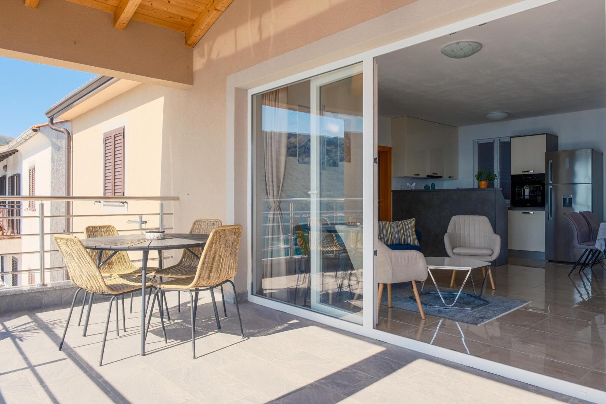 Seafront 2-Bedroom Apartment Nika - Rabac Exterior photo